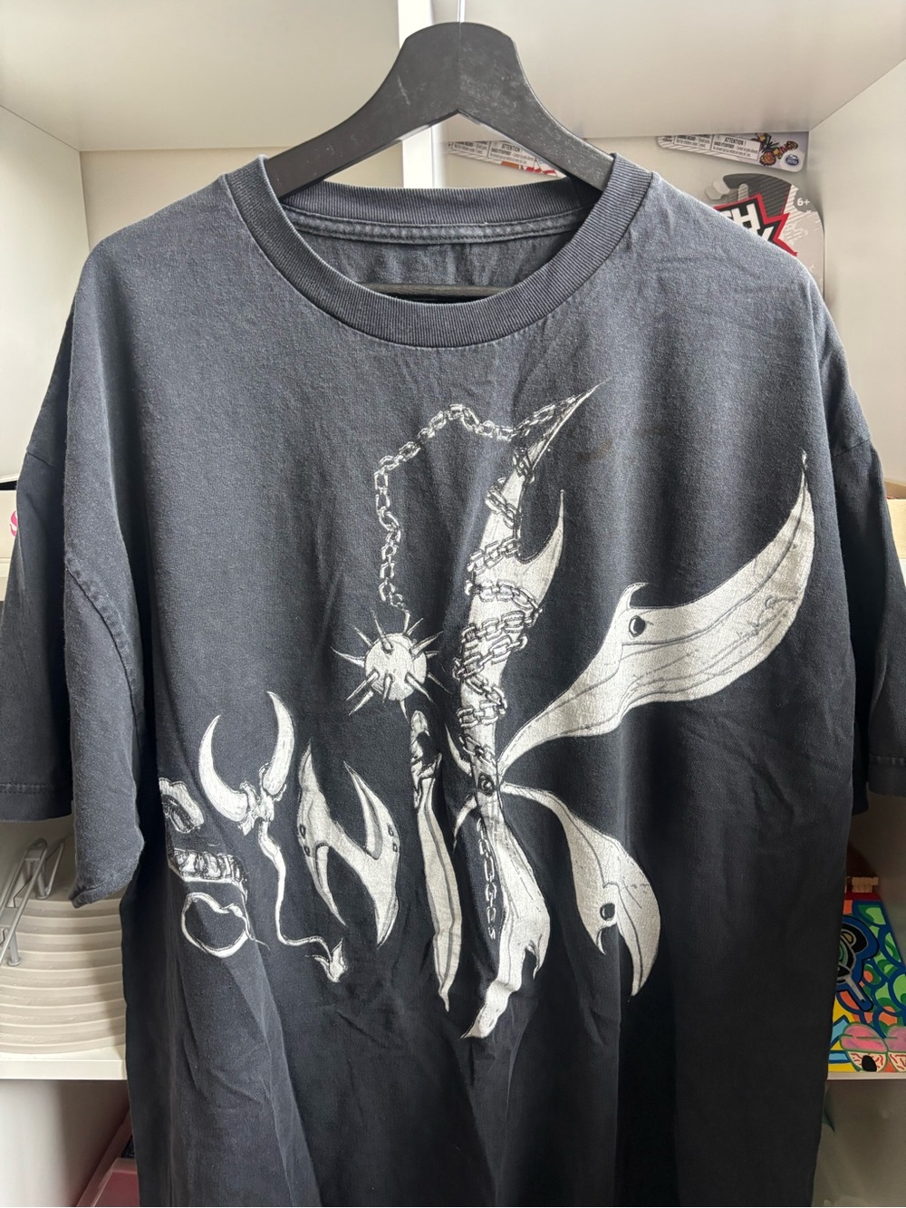 Men’s black synik graphic tshirt
